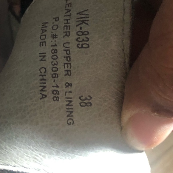 Alegria VIK-839 women's multi color embossed leather sandal Size 38/7.5US - Picture 13 of 14